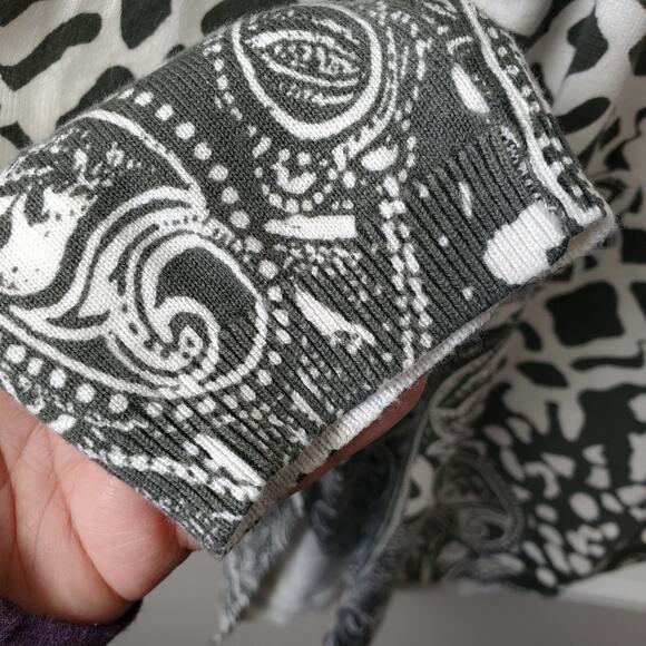 Chico's Cowl Neck Asymmetric Hem Sweater L 2 Paisley Gray White Artsy Lagenlook - Picture 5 of 9
